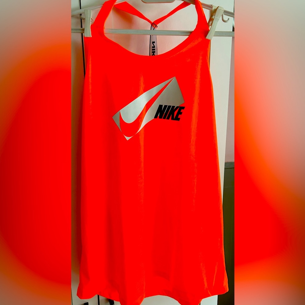 Woman Nike top